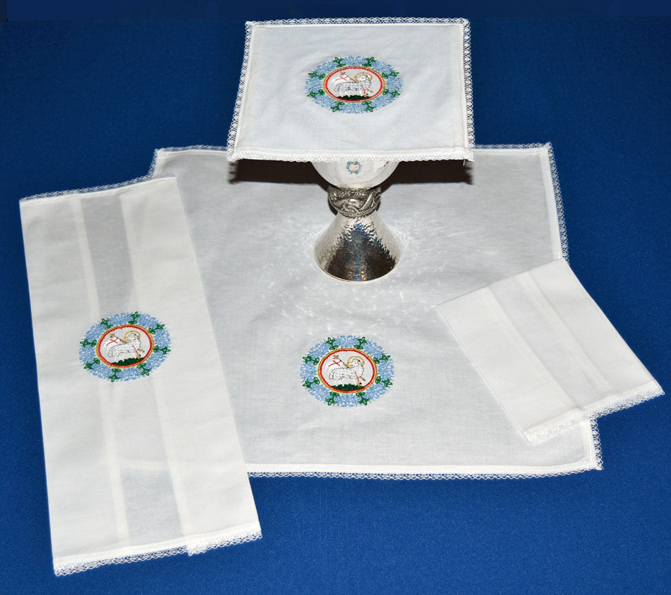 Victorious Lamb Mass Linen Set 3023
