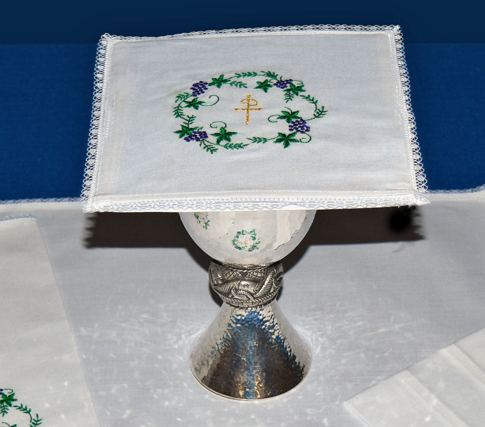 Chi Rho with Grapes & Leaves Chalice Pall 155CGL